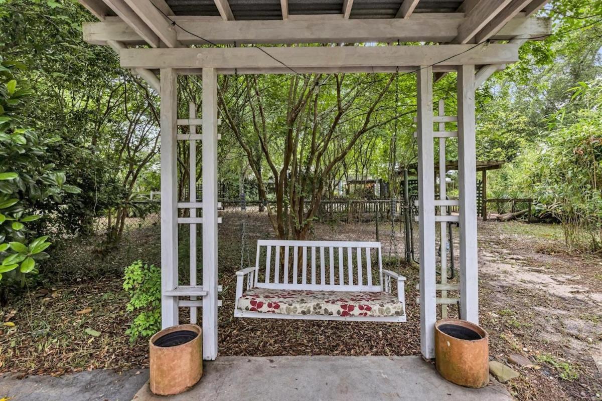 Bare Feet Bungalow -Close To Beach & Dog Friendly Gulfport Exterior photo