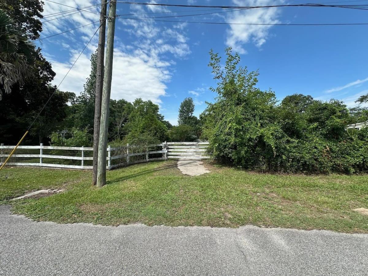 Bare Feet Bungalow -Close To Beach & Dog Friendly Gulfport Exterior photo