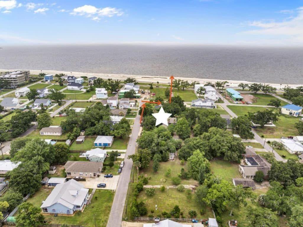 Bare Feet Bungalow -Close To Beach & Dog Friendly Gulfport Exterior photo
