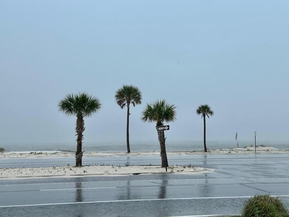Bare Feet Bungalow -Close To Beach & Dog Friendly Gulfport Exterior photo