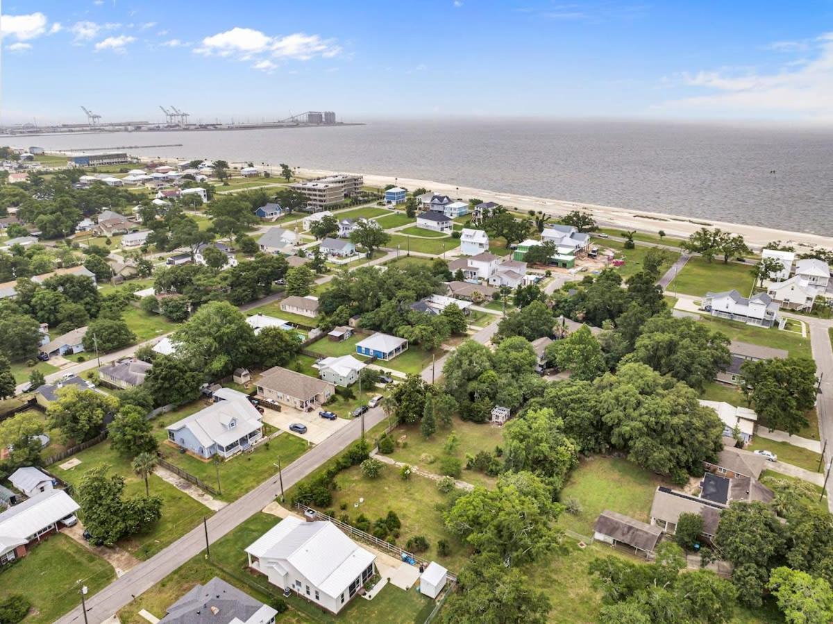 Bare Feet Bungalow -Close To Beach & Dog Friendly Gulfport Exterior photo