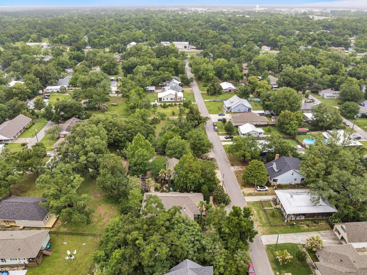Bare Feet Bungalow -Close To Beach & Dog Friendly Gulfport Exterior photo