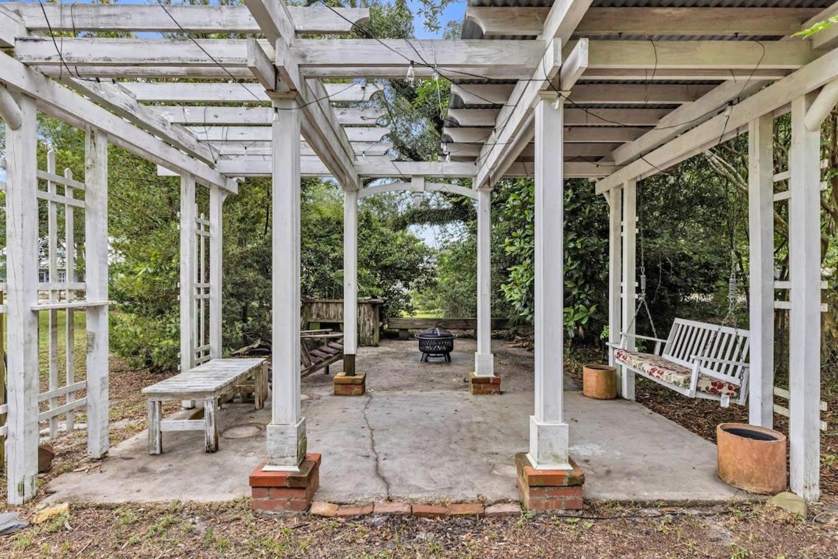 Bare Feet Bungalow -Close To Beach & Dog Friendly Gulfport Exterior photo