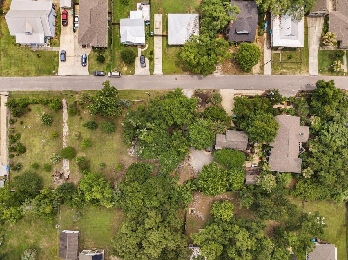 Bare Feet Bungalow -Close To Beach & Dog Friendly Gulfport Exterior photo
