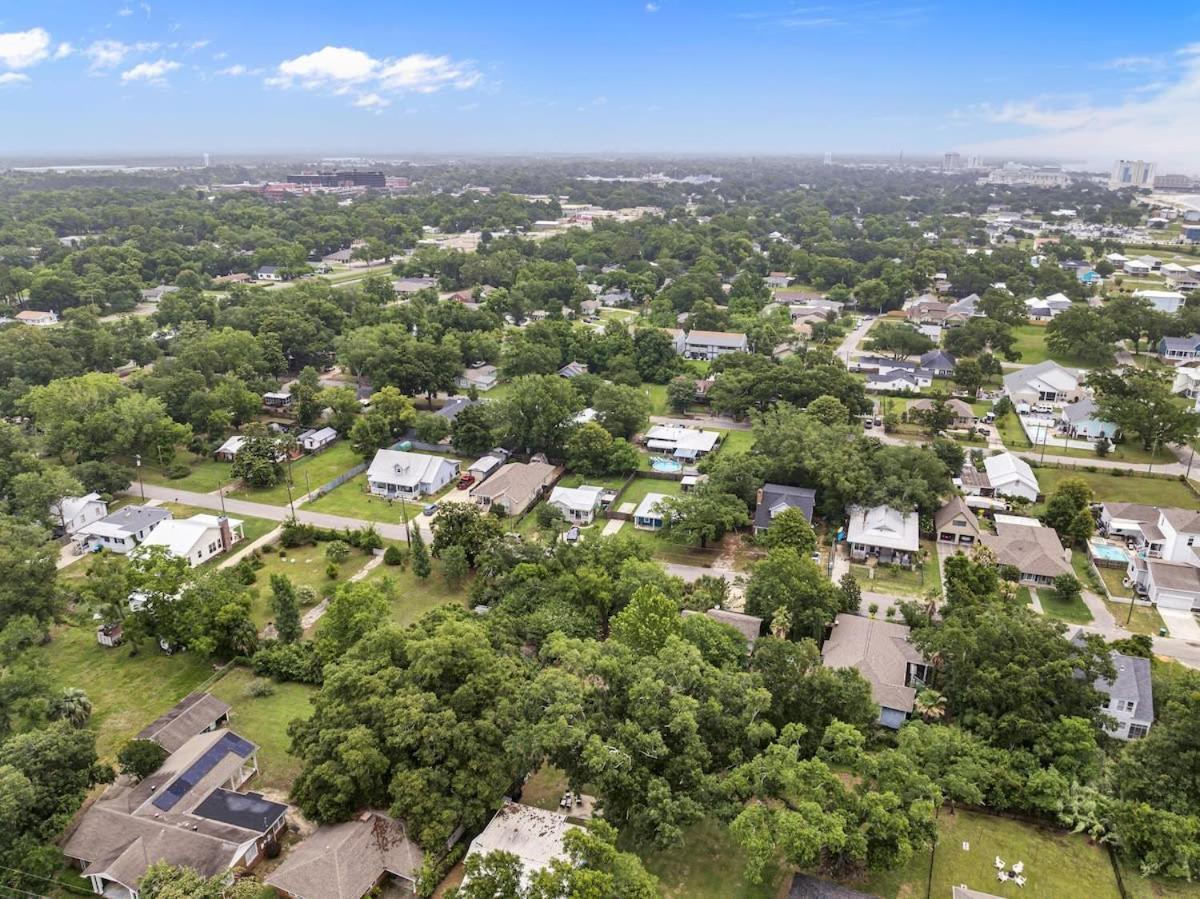 Bare Feet Bungalow -Close To Beach & Dog Friendly Gulfport Exterior photo