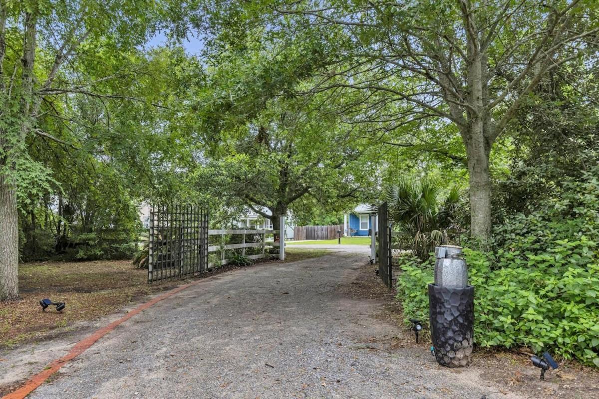 Bare Feet Bungalow -Close To Beach & Dog Friendly Gulfport Exterior photo