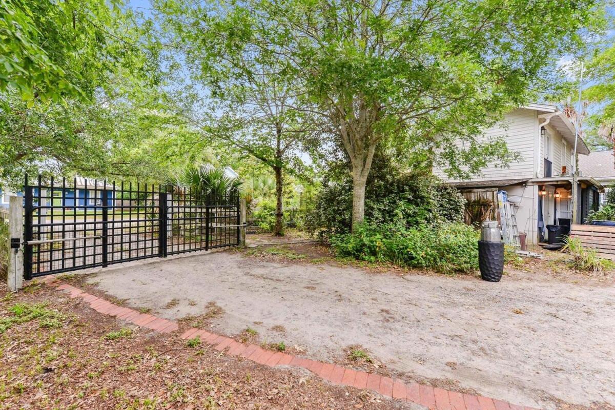 Bare Feet Bungalow -Close To Beach & Dog Friendly Gulfport Exterior photo