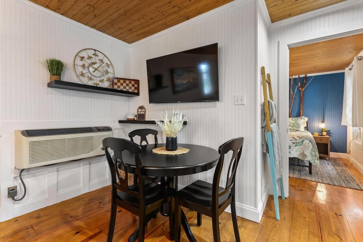 Bare Feet Bungalow -Close To Beach & Dog Friendly Gulfport Exterior photo