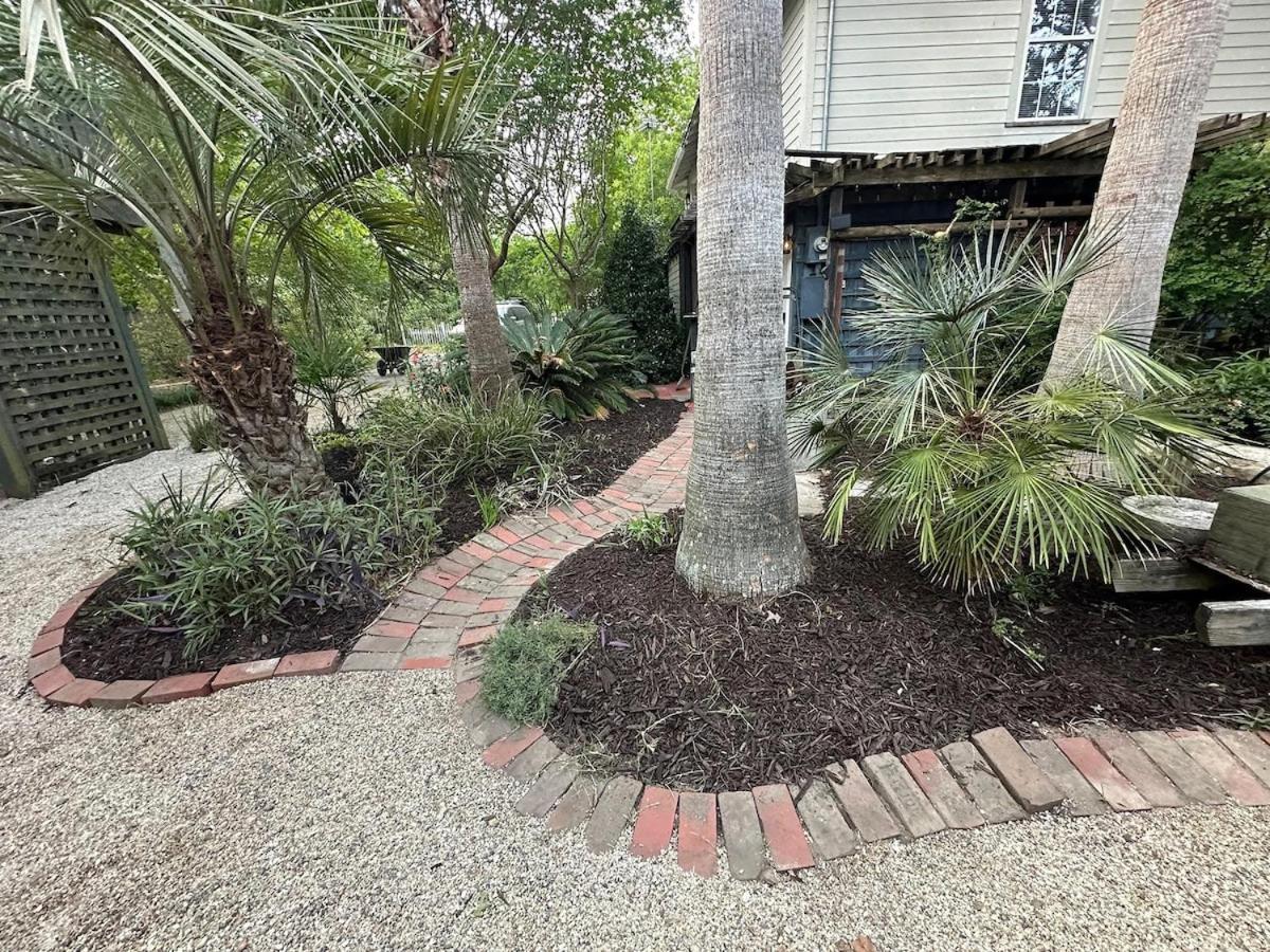 Bare Feet Bungalow -Close To Beach & Dog Friendly Gulfport Exterior photo
