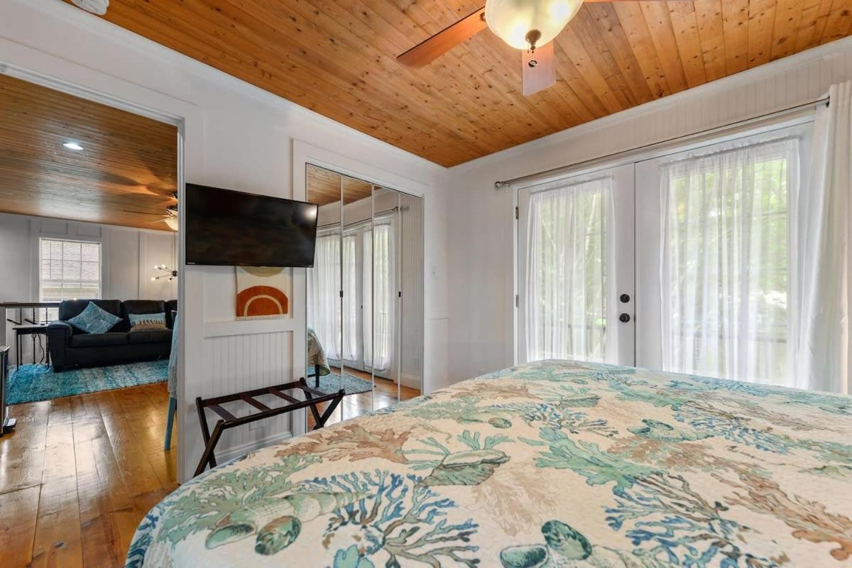 Bare Feet Bungalow -Close To Beach & Dog Friendly Gulfport Exterior photo