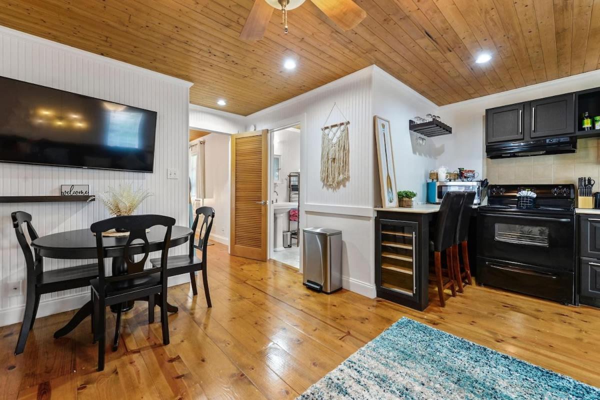 Bare Feet Bungalow -Close To Beach & Dog Friendly Gulfport Exterior photo
