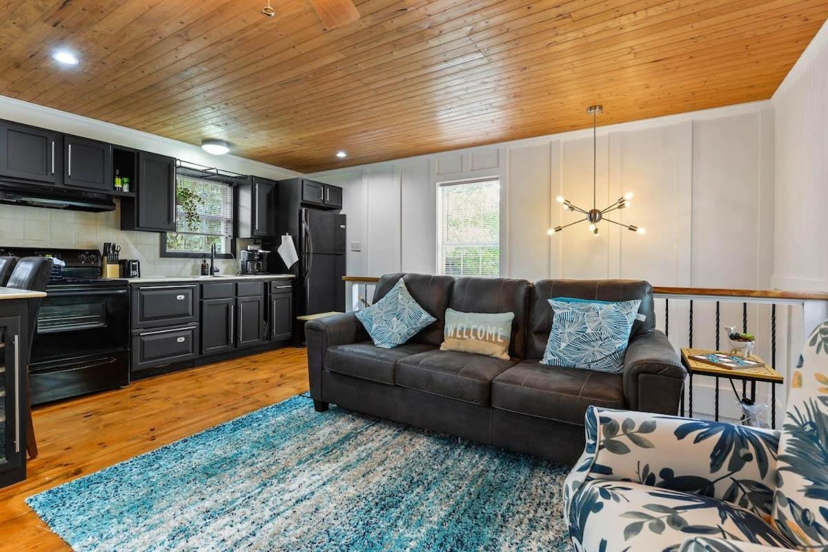 Bare Feet Bungalow -Close To Beach & Dog Friendly Gulfport Exterior photo