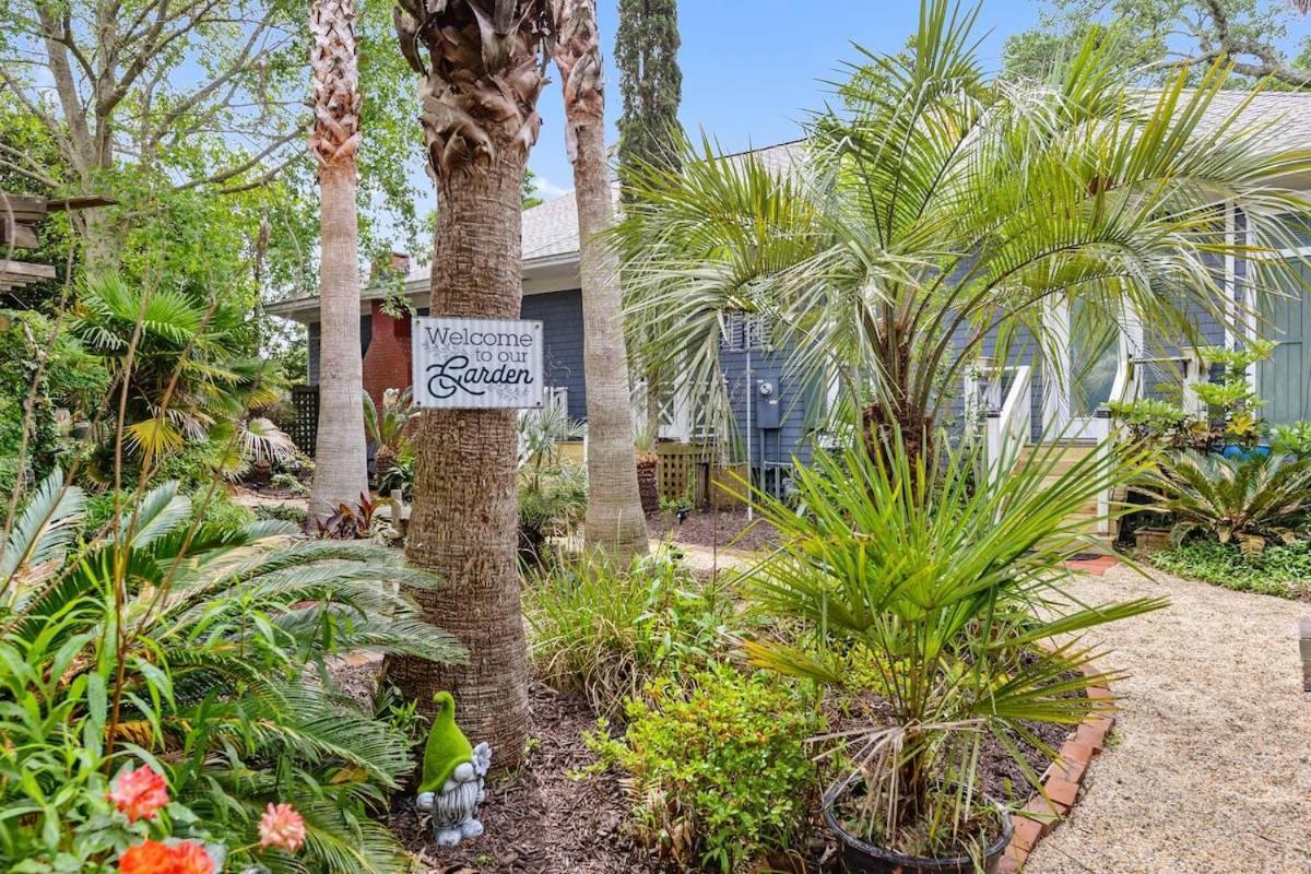Bare Feet Bungalow -Close To Beach & Dog Friendly Gulfport Exterior photo